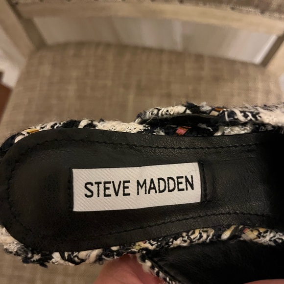 #66 Steve Madden Finn Chain Pointed Toe Mule - Picture 7 of 7